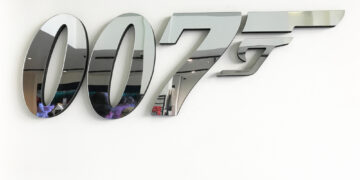 Experience the Thrills of James Bond, A Look at the Classic Shooter Games ‘Goldeneye’ and ‘Nightfire