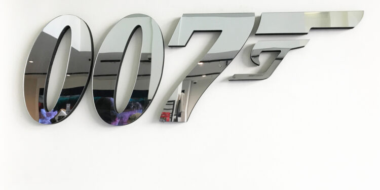 Experience the Thrills of James Bond, A Look at the Classic Shooter Games ‘Goldeneye’ and ‘Nightfire