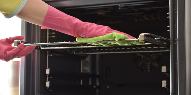 How to clean your oven without scrubbing?